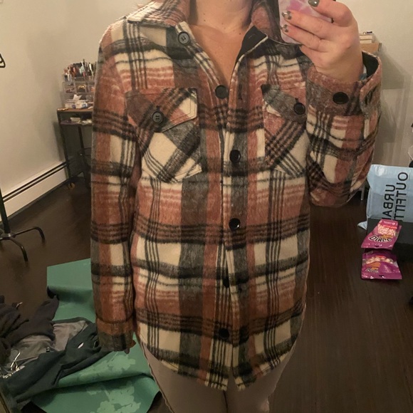 Plaid shacket. Never worn! Fits size small or medium - Picture 3 of 4